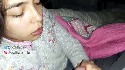 من تمام شیر انباشته شده شوهرم را قورت می دهم - نشان دادن زبان با تقدیر